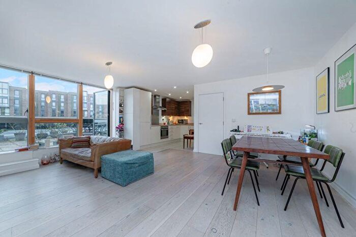 2 Bedroom Apartment To Rent In Handsel Road, - Two Double Beds, Two Bath, Roof Terrace, NW6