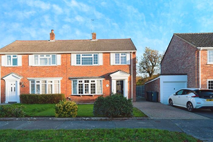 3 Bedroom Semi Detached House For Sale In Roundway, Waterlooville, PO7