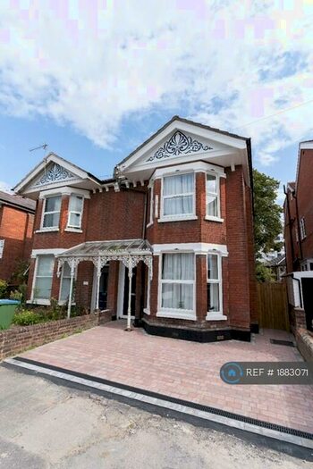6 Bedroom Semi-Detached House To Rent In Morris Road, Southampton, SO15