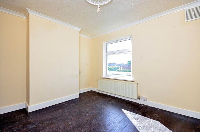 2 Bedroom Flat For Sale In Terrace Road, Plaistow, London, E13