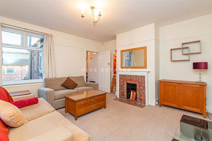 3 Bedroom Flat To Rent In Chillingham Road, Heaton, Newcastle Upon Tyne, NE6