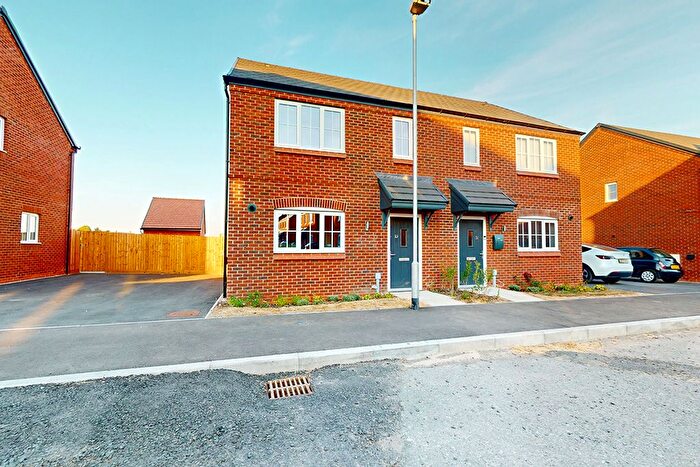3 Bedroom Semi-detached House For Sale In Fairham, NG11