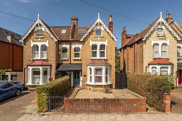 3 Bedroom Flat For Sale In Madeira Road, Streatham, SW16