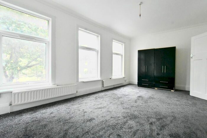 4 Bedroom Flat To Rent In London Road, London, SW16