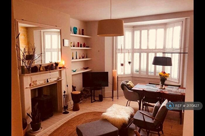 1 Bedroom Flat To Rent In Clarence Sq, Brighton, BN1