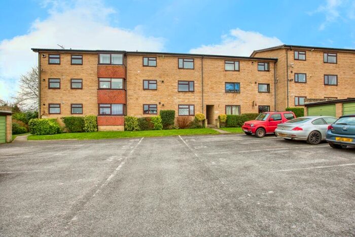 2 Bedroom Flat For Sale In Sherborne Road, Yeovil, Somerset, BA21