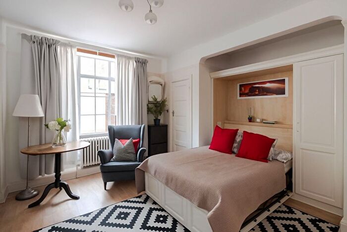 Studio To Rent In Endsleigh Court, Upper Woburn Place, Fitzrovia, London, WC1H