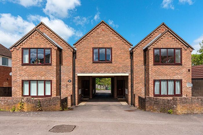 2 Bedroom Flat For Sale In Kenville Road, Kennington, OX1