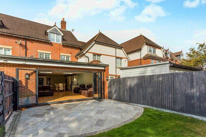 5 Bedroom Town House To Rent In Bond Close, Iver Heath, SL0