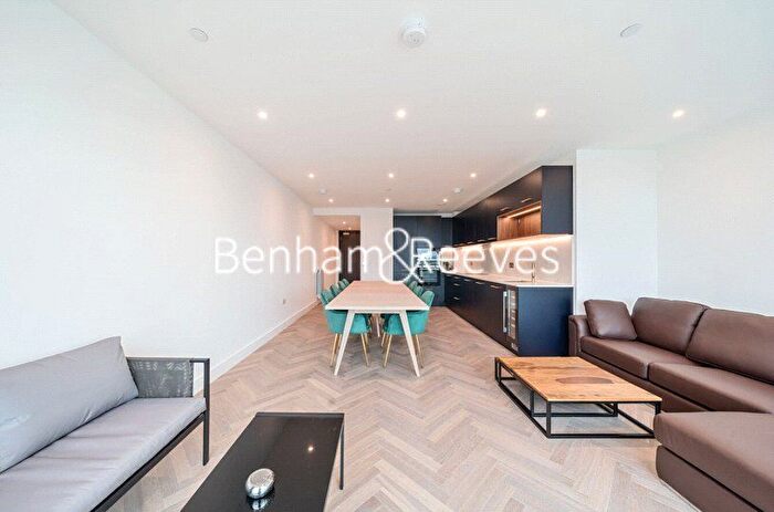 3 Bedroom Flat To Rent In Brigadier Walk, London, SE18