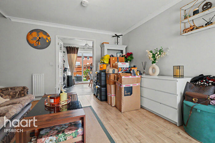 3 Bedroom Link Detached House For Sale In Ganymede Close, Ipswich, IP1