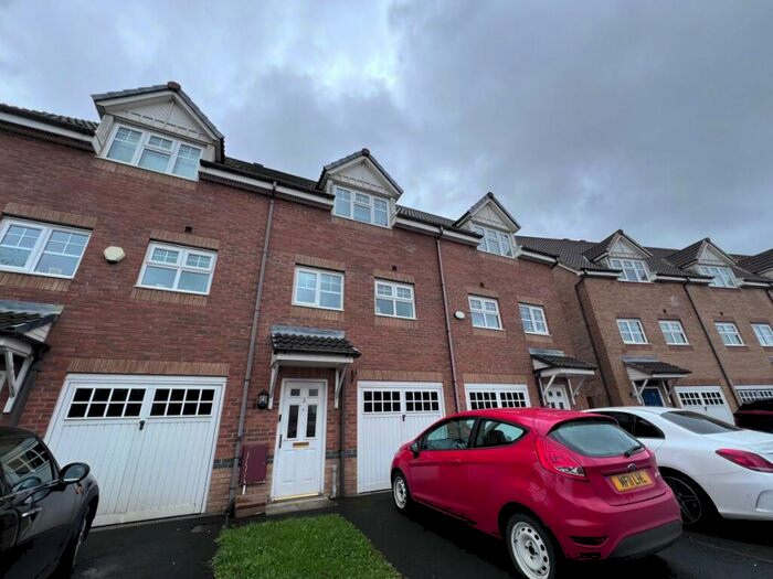 3 Bedroom Mews To Rent In Madison Gardens, Bolton, BL5