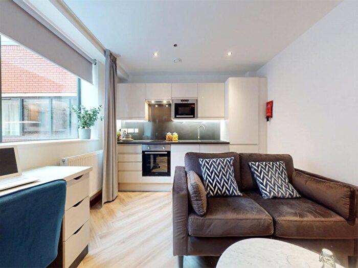 Apartment To Rent In Apt, Live Oasis Deansgate #, M2