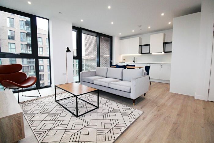 2 Bedroom Apartment To Rent In Willowbrook House, N4