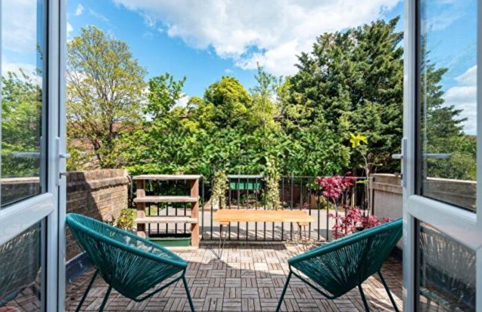 3 Bedroom Flat For Sale In Fordwych Road, London, NW2