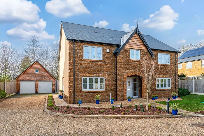 4 Bedroom Detached House For Sale In Astley Close, Little Kineton, CV35