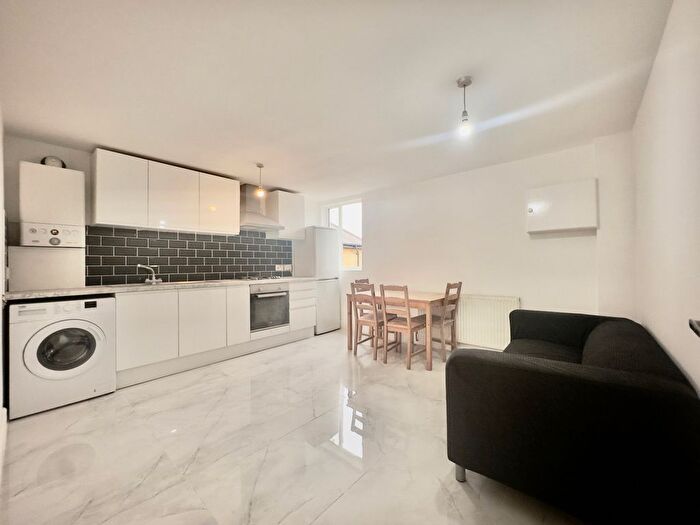 1 Bedroom Flat To Rent In Longley Road, London, SW17