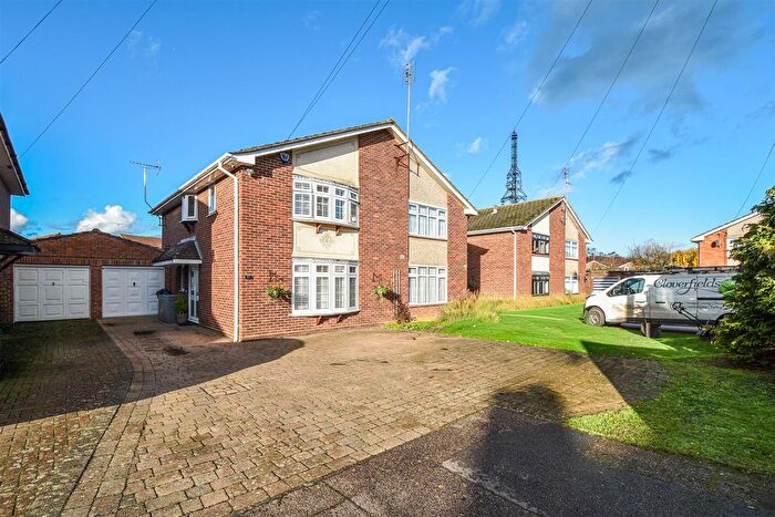 4 Bedroom Semi-detached House For Sale In Glovers Field, Kelvedon Hatch, CM15