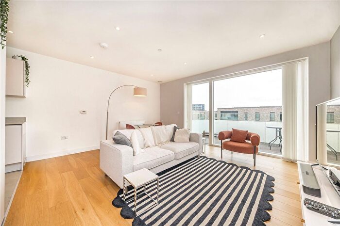 1 Bedroom Flat For Sale In Latimer Square, Greenwich, SE10