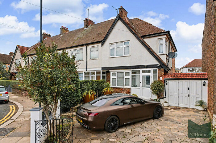 3 Bedroom Semi Detached House For Sale In Fife Road, London, N22