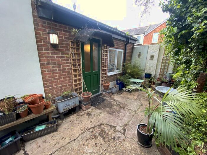 3 Bedroom Apartment To Rent In Churchill Road, Bournemouth, BH1