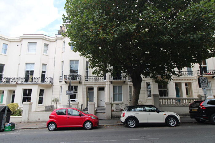 2 Bedroom Flat For Sale In Goldsmid Road, Hove, BN3
