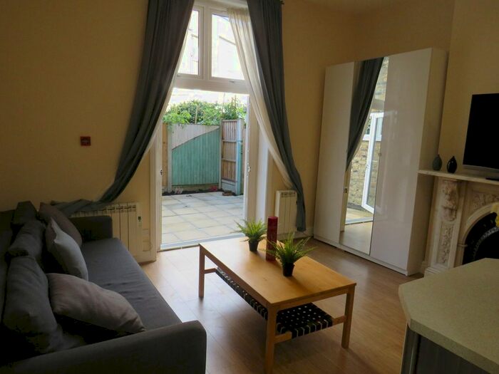 1 Bedroom Studio To Rent In , Gloucester Drive, Finsbury Park, N4