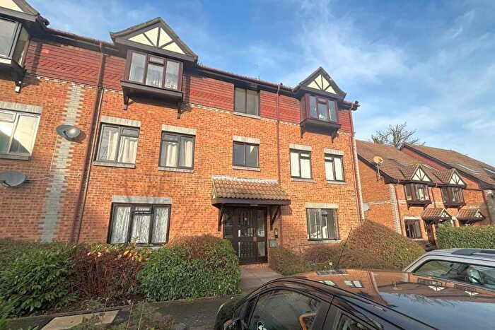 2 Bedroom Flat To Rent In Woking, GU22