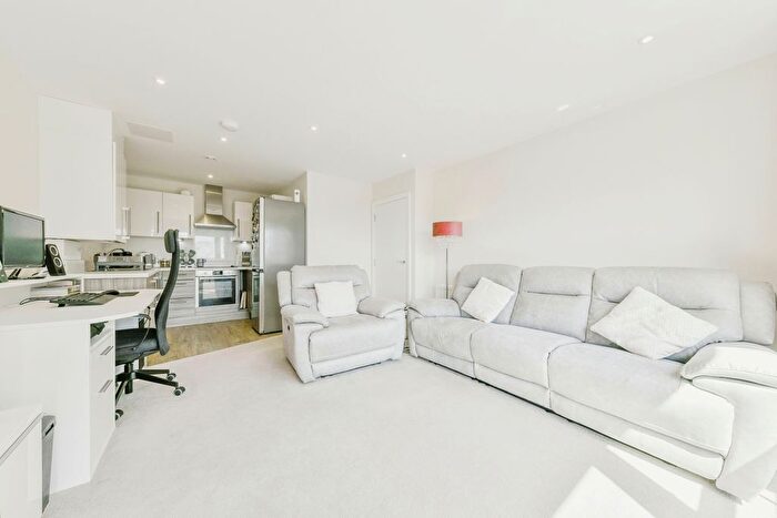 1 Bedroom Flat For Sale In Giles Crescent, Stevenage, Hertfordshire, SG1