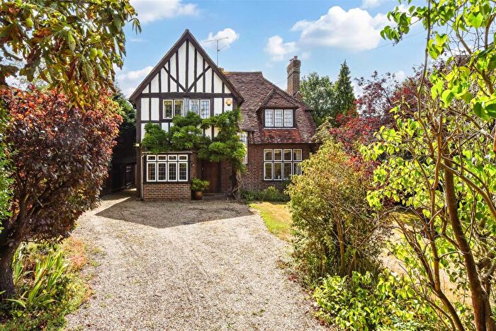4 Bedroom Detached House For Sale In Lynch Road, Farnham, GU9