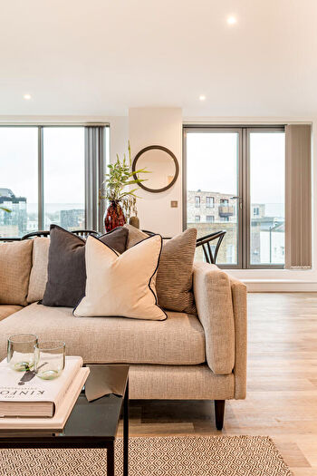 2 Bedroom Apartment For Sale In Pemberton Place, London Fields, E8