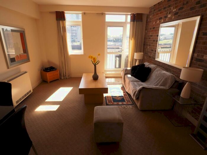 2 Bedroom Flat To Rent In Trinity Wharf, - High Street, Hull, HU1
