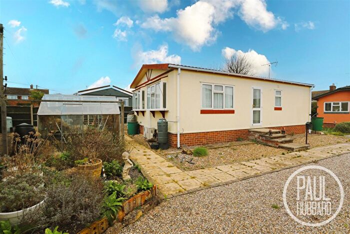 2 Bedroom Mobile/park Home For Sale In Victoria Road, Oulton Broad, NR33