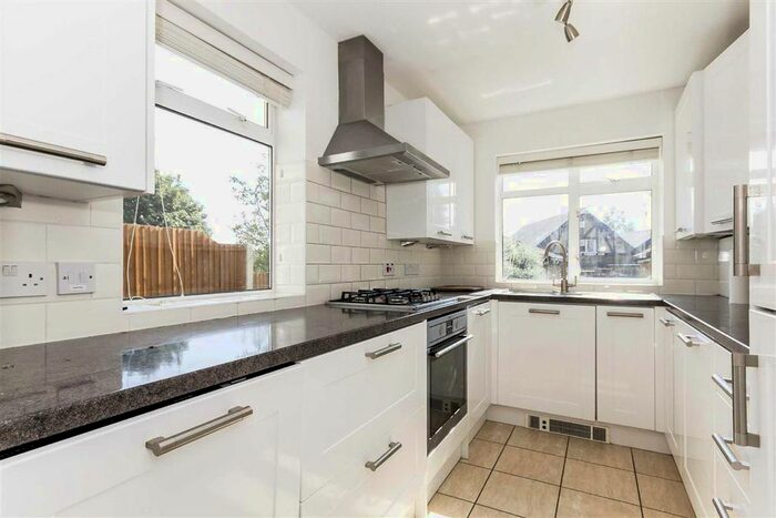 4 Bedroom Property To Rent In Princes Avenue, London, W3