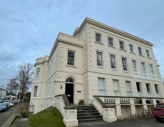 Studio To Rent In London Road, GL52