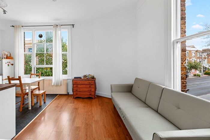 1 Bedroom Flat For Sale In Askew Road, London, W12