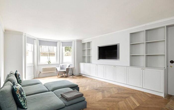 3 Bedroom Flat To Rent In Garden Road, St John's Wood, London, NW8