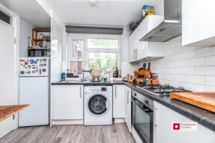 2 Bedroom Maisonette To Rent In - Upper Clapton Road, Upper Clapton, Hackney, E5