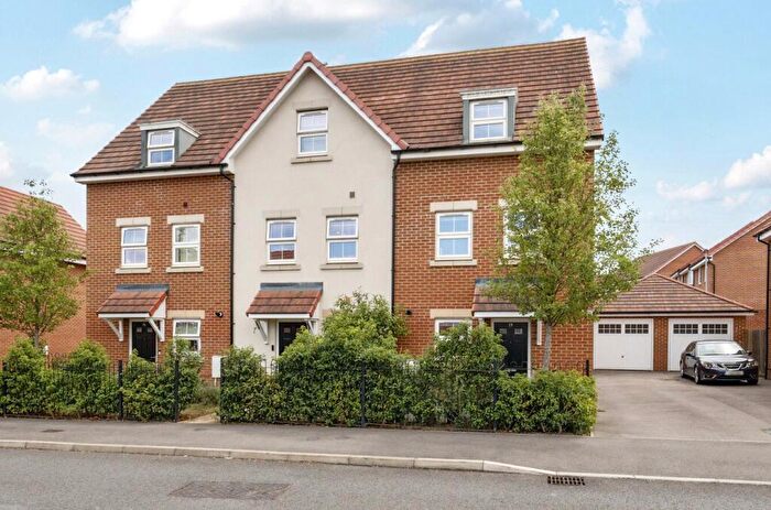 4 Bedroom Terraced House For Sale In Chapman Drive, Binfield, Bracknell, RG42