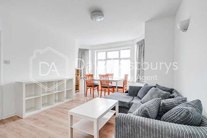 4 Bedroom Apartment To Rent In Walm Lane, Cricklewood, NW2