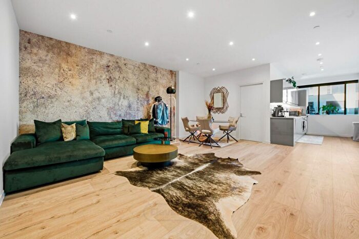 1 Bedroom Flat For Sale In Midsummer Boulevard, Tempus House, MK9