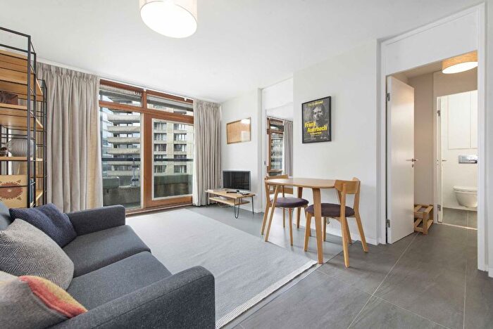 1 Bedroom Flat For Sale In Ben Jonson House, Barbican, Ben Jonson House, EC2Y