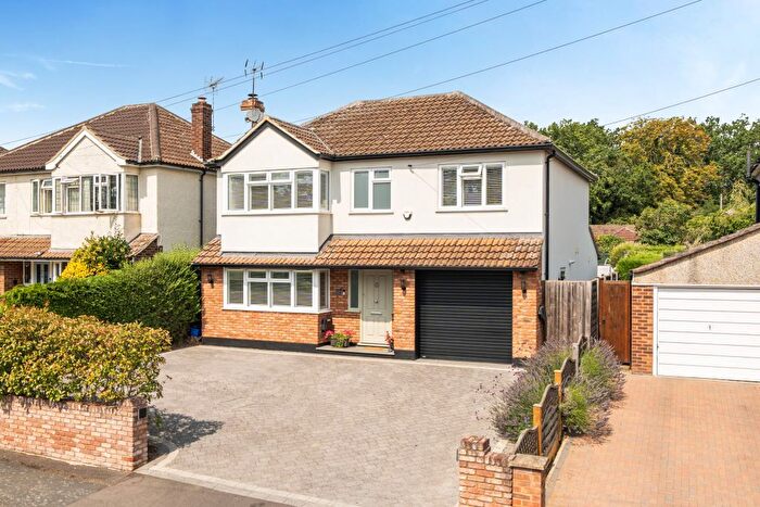 4 Bedroom Detached House For Sale In Franklands Drive, Addlestone, KT15