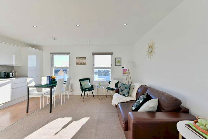 2 Bedroom Flat To Rent In Kingston Road, South Wimbledon, Wimbledon, SW19