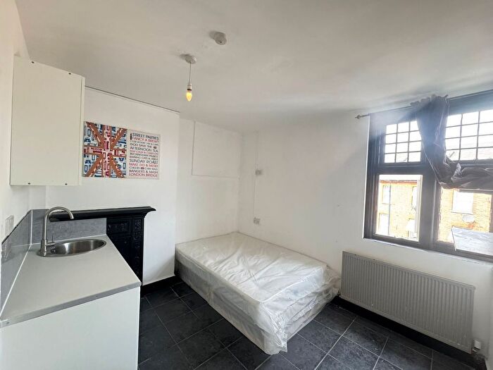 Studio To Rent In High Road, London, NW10