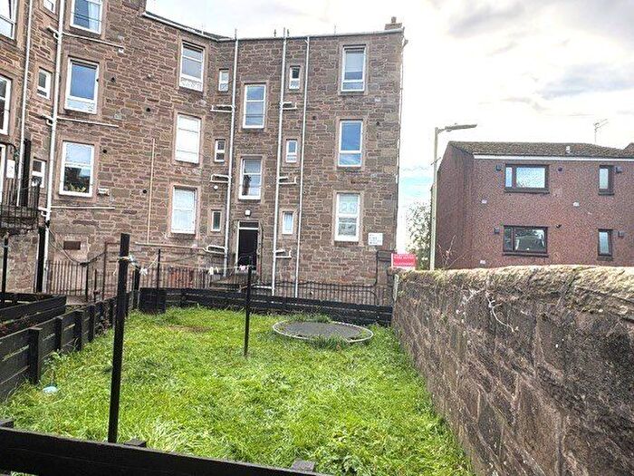 3 Bedroom Flat To Rent In Lambs Lane, City Centre, Dundee, DD3