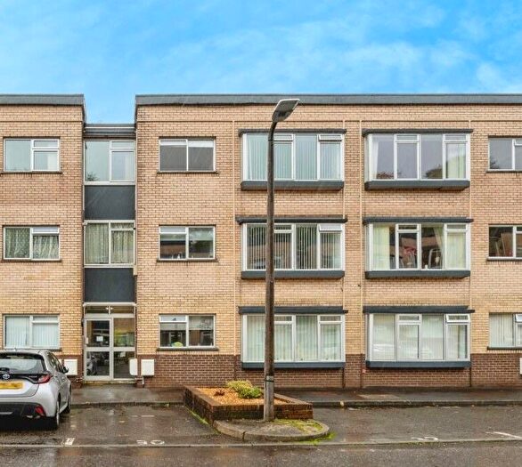 2 Bedroom Flat For Sale In Long Oaks Court, Swansea, SA2