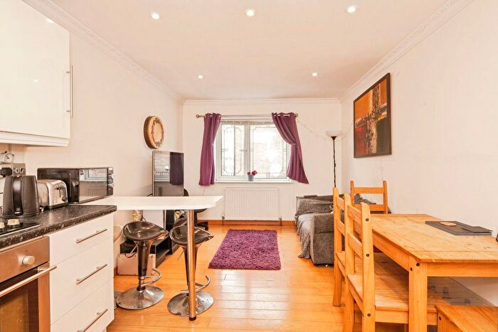 2 Bedroom Flat For Sale In Batten Street, London, SW11
