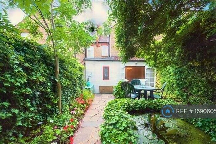 3 Bedroom Semi-Detached House To Rent In Glenville Avenue, Enfield, London, EN2