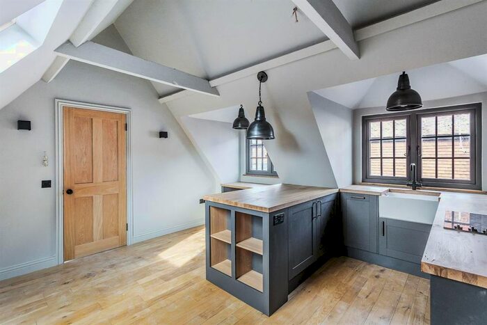 1 Bedroom Flat To Rent In Church Street, Edenbridge, TN8